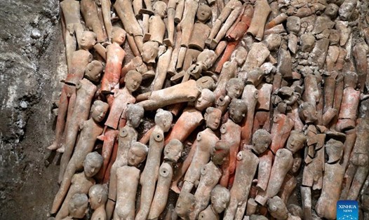 Những bức tượng khai quật được từ lăng mộ Hán Văn Đế ở Tây An, Thiểm Tây, Trung Quốc. Ảnh: Xinhua