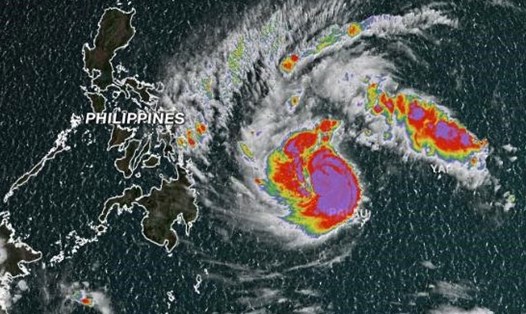 Bão Rai dự kiến đổ bộ đất liền Philippines vào ngày mai, 16.12. Ảnh: CNN Weather