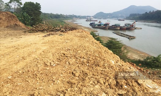 Sông Lô qua xã Hợp Nhất (Đoan Hùng, tỉnh Phú Thọ) đã bị công khai xâm lấn trong một thời gian dài.