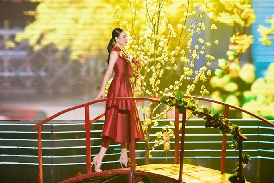 Trà Ngọc Hằng quay các ca khúc nhạc xuân. Ảnh: NSCC. Trà Ngọc Hằng quay các ca khúc nhạc xuân. Ảnh: NSCC.