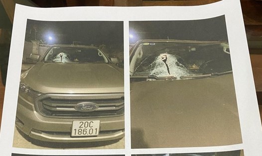 Hình ảnh ôtô của anh Chung bị nhóm thiếu niên ném đá làm vỡ kính. Ảnh: H.Trung