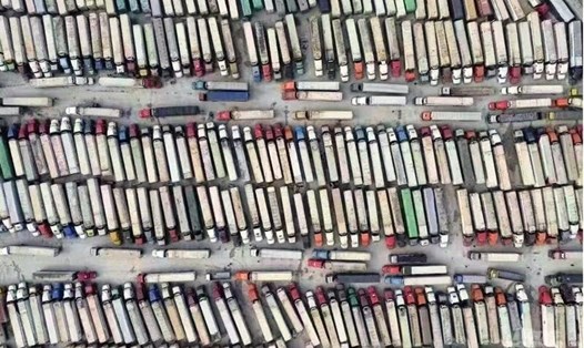 Hàng trăm xe hàng nông sản bị ùn ứ ở Cửa khẩu Tân Thanh (Lạng Sơn). Ảnh: Đặng Phúc Nguyên