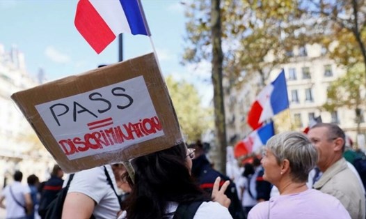 Một cuộc biểu tình về vấn đề sử dụng thẻ y tế tại Pháp. Ảnh: AFP