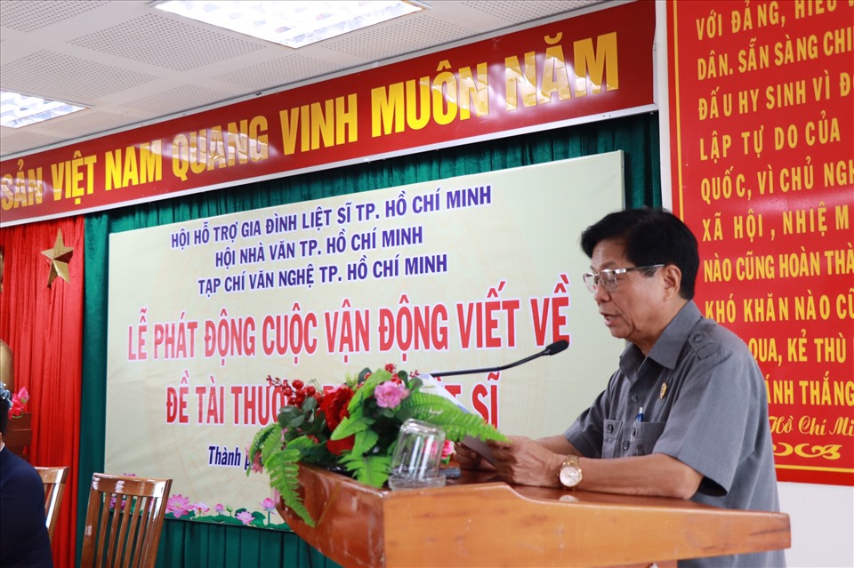 Trưởng ban Tổ chức đọc thể lệ cuộc thi. Ảnh: HC