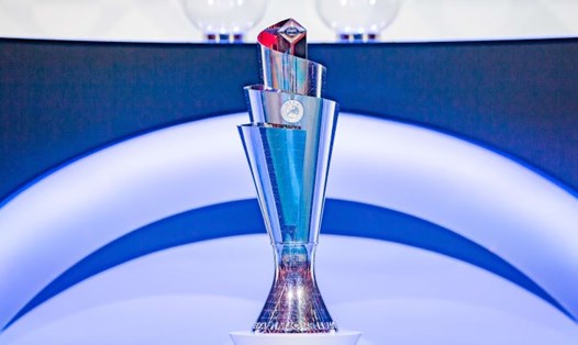 Chiếc cúp UEFA Nations League đang do đội tuyển Pháp nắm giữ. Ảnh: UEFA