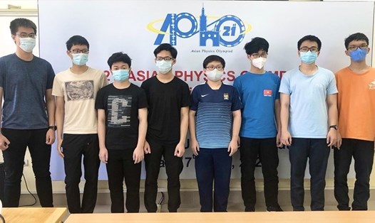 Đoàn học sinh Việt Nam tham dự kỳ thi Olympic Vật lý Châu Á - Thái Bình Dương năm 2021. Ảnh: MOET