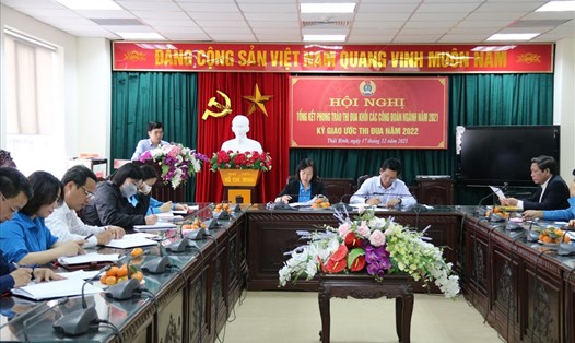 Chủ tịch Liên đoàn Lao động tỉnh Thái Bình - Bùi Xuân Vinh phát biểu chỉ đạo tại hội nghị. Ảnh: B.M