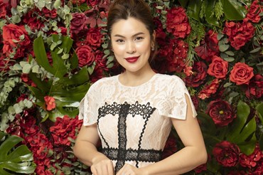 Hoa hậu Quý bà Phương Lê sang trọng đến ủng hộ nhà thiết kế Đỗ Mạnh Cường. Ảnh: Huy Nguyễn