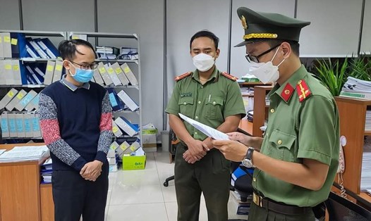 Lực lượng chức năng Đà Nẵng bắt tạm giam Nguyễn Văn Phong. Ảnh: Công an Đà Nẵng
