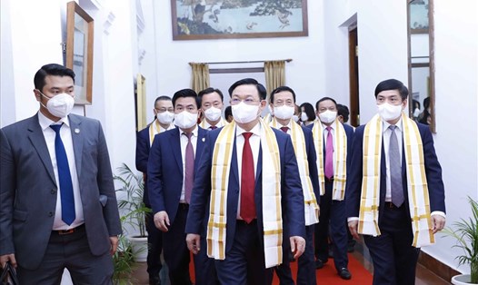 Chủ tịch Quốc hội Vương Đình Huệ và đoàn đại biểu cấp cao Việt Nam thăm bang Karnataka. Ảnh: Doãn Tấn