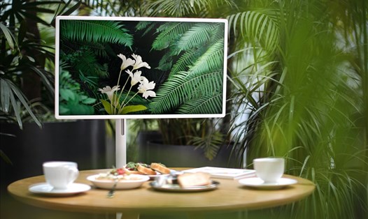 LG StanbyME nổi bật với khả năng di chuyển linh hoạt cùng màn hình cảm ứng 27-inch có thể xoay đa chiều