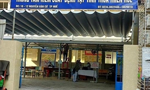 Thước đó, vào tháng 11.2021, Trung tâm Kiểm soát Bệnh tật (CDC) tỉnh Thừa Thiên Huế bị doanh nghiệp “tố” có dấu hiệu khuất tất trong đấu thầu. Ảnh: PĐ