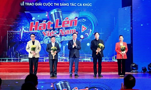 16 tác phẩm đoạt giải cuội thi sáng tác ca khúc "Hát lên Việt Nam". Ảnh: BTC