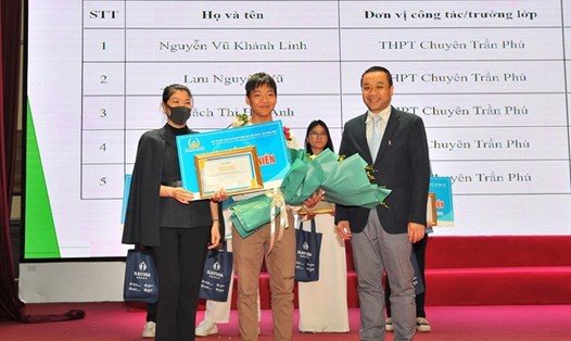 Thí sinh Lưu Nguyên Vũ - Trường THPT Chuyên Trần Phú đã xuất sắc giành Giải Vô địch Bảng thi Vô địch thiếu niên. Ảnh: CTV