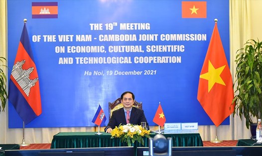 Kỳ họp lần thứ 19 Ủy ban hỗn hợp Việt Nam – Campuchia về hợp tác kinh tế, văn hoá, khoa học và kỹ thuật diễn ra theo hình thức trực tuyến. Ảnh: Bộ Ngoại giao