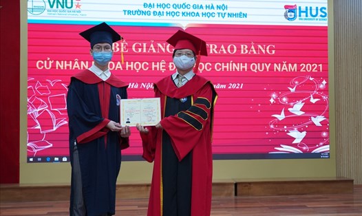 Lễ tốt nghiệp mùa dịch của Trường Đại học Khoa học Tự nhiên - Đại học Quốc gia Hà Nội tổ chức hồi tháng 9.2021. Ảnh: HUS