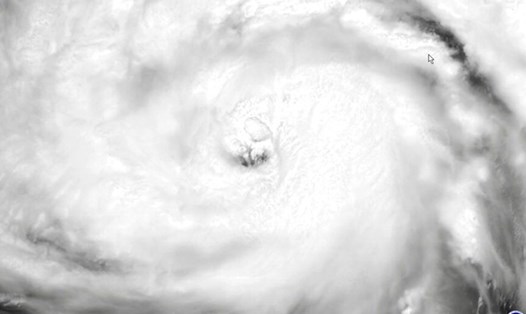 Mắt siêu bão Ida khi tiến vào khu vực Duyên hải Vịnh Mexico của Mỹ hồi tháng 9 đã được vệ tinh ghi lại. Ảnh: NOAA