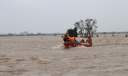 Mưa lũ lên nhanh trên sông Ba, Phú Yên khiến người dân không kip trở tay. Ảnh CC