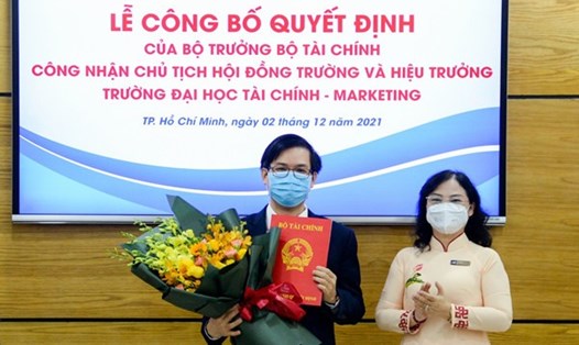 PGS.TS Phạm Tiến Đạt nhận quyết định Hiệu trưởng Trường Đại học Tài chính - Marketing. Ảnh: UFM