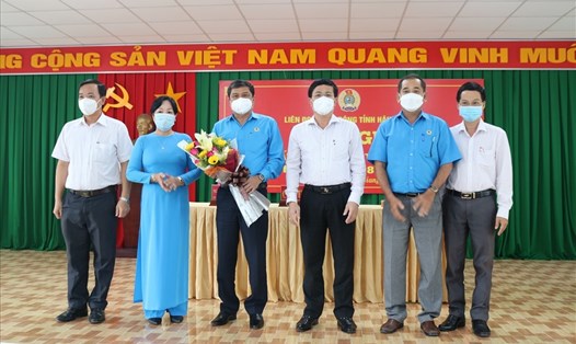 Ông Nguyễn Văn Bảy được tín nhiệm bầu giữ chức Chủ tịch LĐLĐ tỉnh Hậu Giang khóa X, nhiệm kỳ 2018-2023. Ảnh: LĐCC