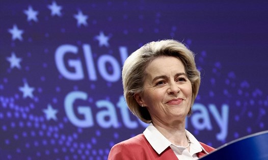 Chủ tịch Ủy ban Châu Âu, bà Ursula von der Leyen, công bố sáng kiến Cửa ngõ Toàn cầu của EU. Ảnh: AFP
