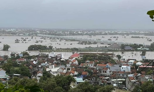 Lũ lụt "bủa vây" TP.Tuy Hòa (Phú Yên). Ảnh: Phương Uyên