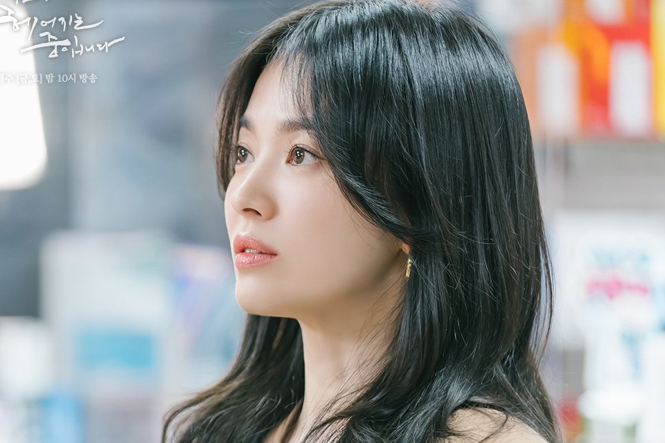 Song Hye Kyo thể hiện khả năng diễn xuất yếu kém so với cát-xê 200 triệu won. Ảnh: SBS.