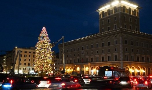 Các nước Châu Âu đang chuẩn bị cho một mùa giáng sinh trong tình trạng biến thể Omicron đang lây lan mạnh. Ảnh: AFP
