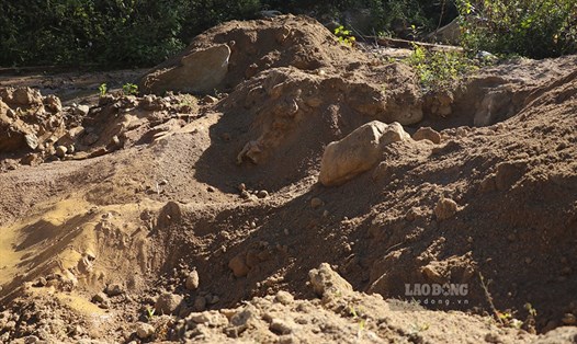 Tình trạng khai thác cát trái phép tại vùng đệm rừng đặc dụng Mường Phăng đã diễn ra từ nhiều năm nay. Ảnh: Văn Thành Chương
