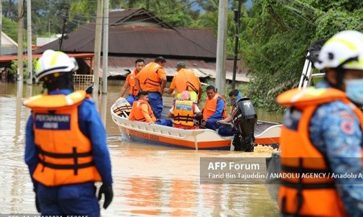 Lực lượng cứu hộ chuẩn bị gửi đồ cứu trợ cho người dân ở Hulu Langat, Selangor, Malaysia vào ngày 19.12.2021. Ảnh: AFP