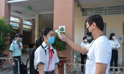 Học sinh lớp 9 và lớp 12 của TPHCM đi học trở lại, đã xuất hiện 34 ca F0. Ảnh minh hoạ: Huyên Nguyễn