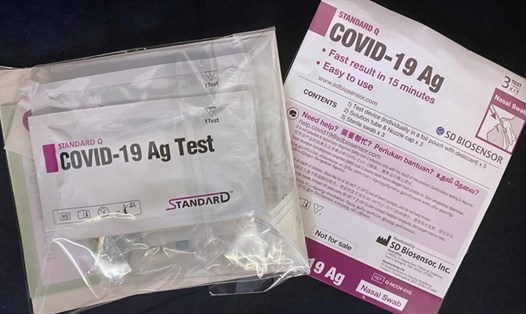 Bộ kit test nhanh kháng nguyên COVID-19 được Bộ Y tế Singapore cấp phép. Ảnh: CNA