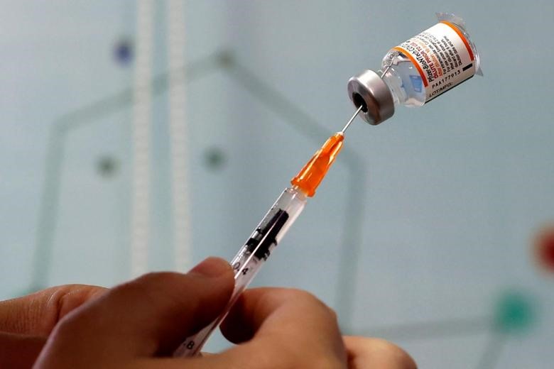 Israel sẽ tiêm vaccine COVID-19 liều 4 cho người trên 60 tuổi. Ảnh: AFP