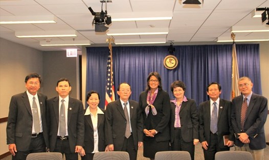 Đoàn công tác Liên đoàn Luật sư Việt Nam tham dự Hội nghị thường niên năm 2012 của Hiệp hội Luật sư Hoa Kỳ (ABA) tổ chức tại Chicago. Ảnh: LĐLSVN.