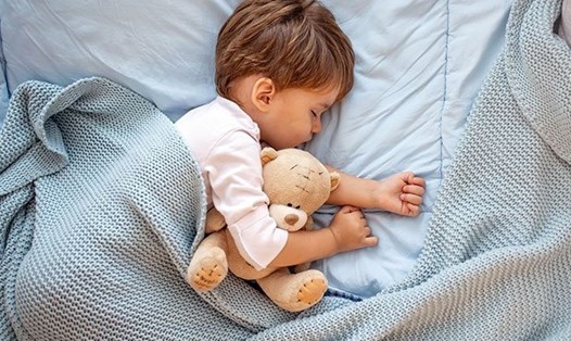 Giấc ngủ rất quan trọng đối với trẻ em. Ảnh medicinenet.com
