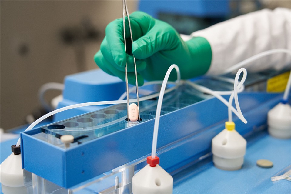 Mỹ phê duyệt Paxlovid - thuốc uống điều trị COVID-19 của Pfizer. Ảnh: AFP