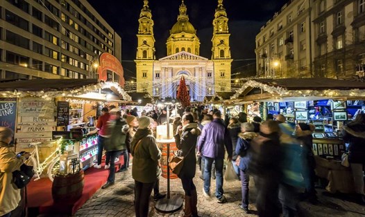 Hội chợ Giáng sinh Budapest ở Hungary. Ảnh chụp màn hình