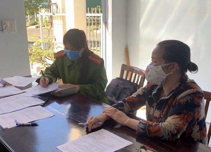 Bà Xuyến tại cơ quan điều tra. Ảnh: Minh Quỳnh