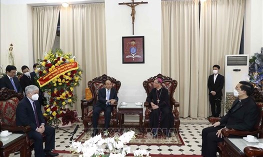 Chủ tịch nước Nguyễn Xuân Phúc thăm Toà Tổng Giám mục Hà Nội. Ảnh: Thống Nhất/TTXVN