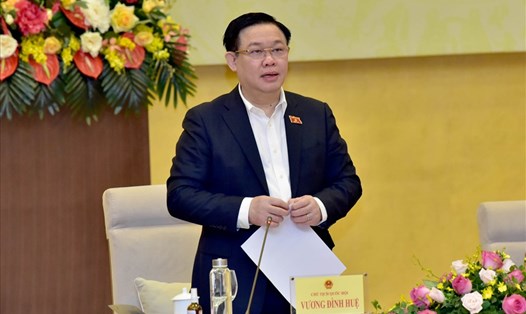 Chủ tịch Quốc hội Vương Đình Huệ kết luận phiên họp. Ảnh: Thành Chung