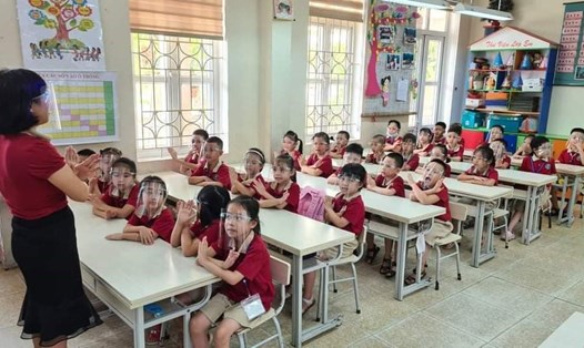 Học sinh lớp 1, 2 tại Hà Nội kiểm tra học kỳ theo hình thức trực tuyến. Ảnh minh họa: Tường Vân