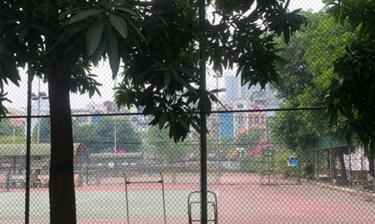 Sân tennis của trung tâm. Ảnh PV