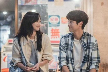Chuyện tình của Choi Woo Sik và Kim Da Mi trong phim mới mang đến nhiều cảm xúc cho khán giả. Ảnh: NSX.