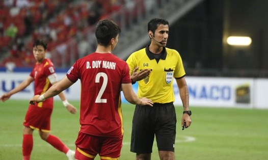 Trọng tài chính đã có những quyết định gây tranh cãi ở trận tuyển Việt Nam thua Thái Lan 0-2. Ông Shin Tae-yong cho rằng AFF Cup nên đưa VAR vào sử dụng. Ảnh: VFF