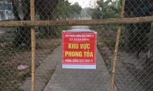 Một khu vực phong tỏa, cách ly y tế tại xã Xuân Hồng (huyện Xuân Trường, tỉnh Nam Định). Ảnh: CTV