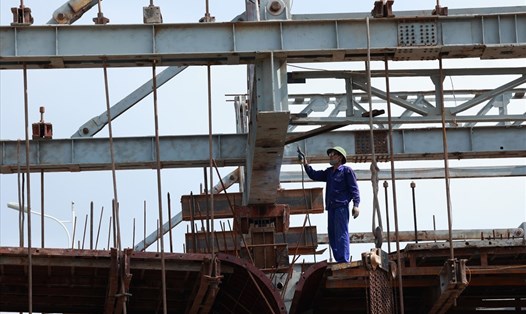 Người lao động trên công trường xây dựng. Ảnh: Hải Nguyễn