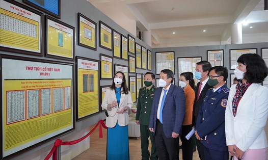 Triển lãm "Hoàng Sa, Trường Sa của Việt Nam - Những bằng chứng lịch sử và pháp lý" tại huyện Đakrông. Ảnh: TN.