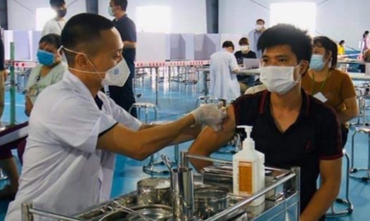 Toàn tỉnh Ninh Bình đã có gần 7.000 người được tiêm vaccine mũi 3 phòng COVID-19. Ảnh: NT