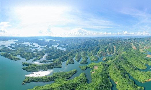 Khu vực hồ Tà Đùng ở xã Đắk Som, huyện Đắk Glong (tỉnh Đắk Nông).