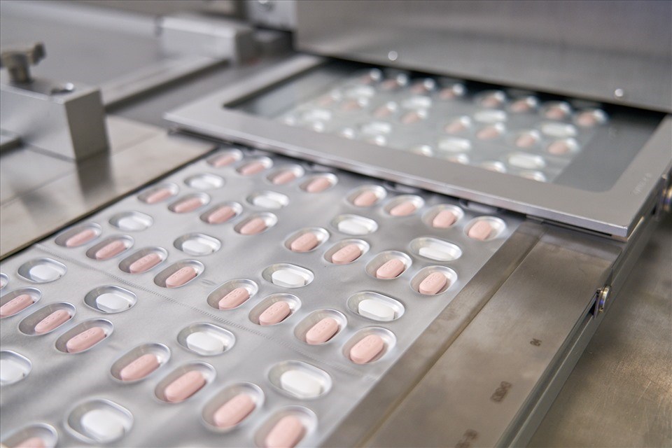 Thuốc trị COVID-19 đường uống của Pfizer được cấp phép ở Hàn Quốc. Ảnh: AFP Thuốc trị COVID-19 đường uống của Pfizer được cấp phép ở Hàn Quốc. Ảnh: AFP